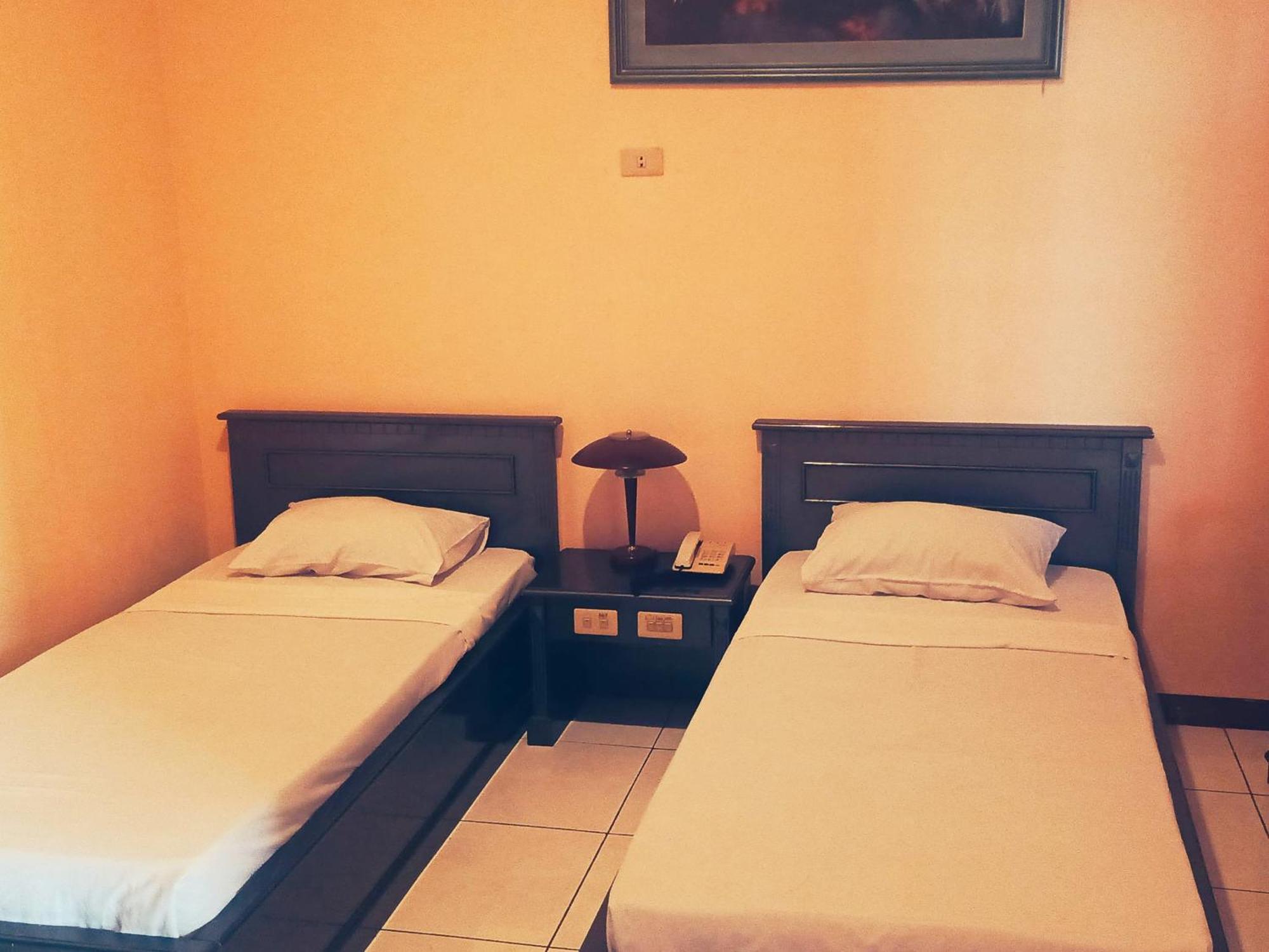 Hotel Wijaya Purwokerto Kültér fotó