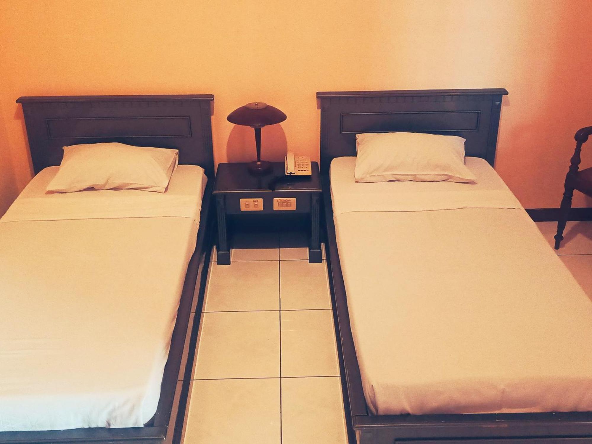Hotel Wijaya Purwokerto Kültér fotó