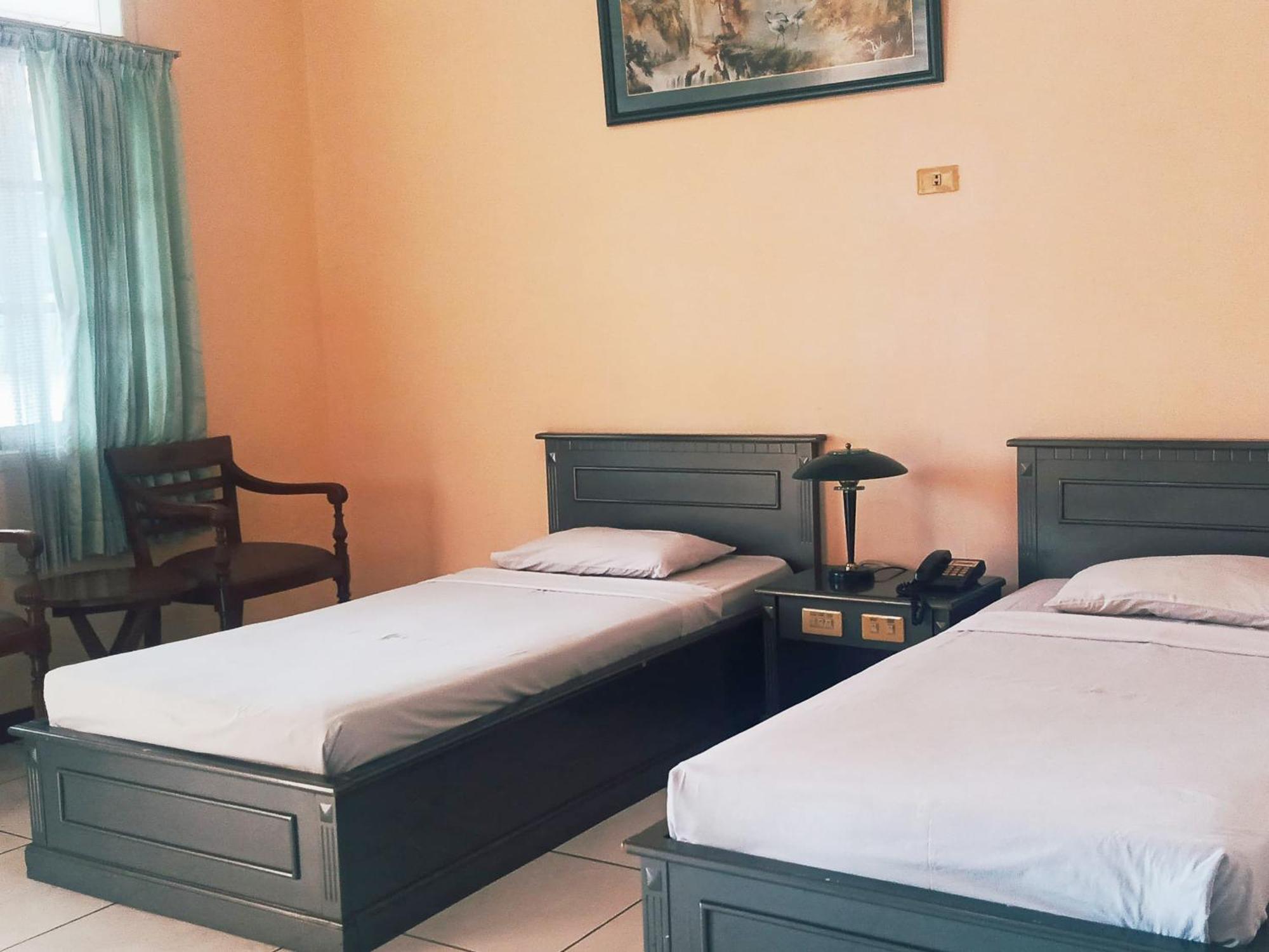 Hotel Wijaya Purwokerto Kültér fotó