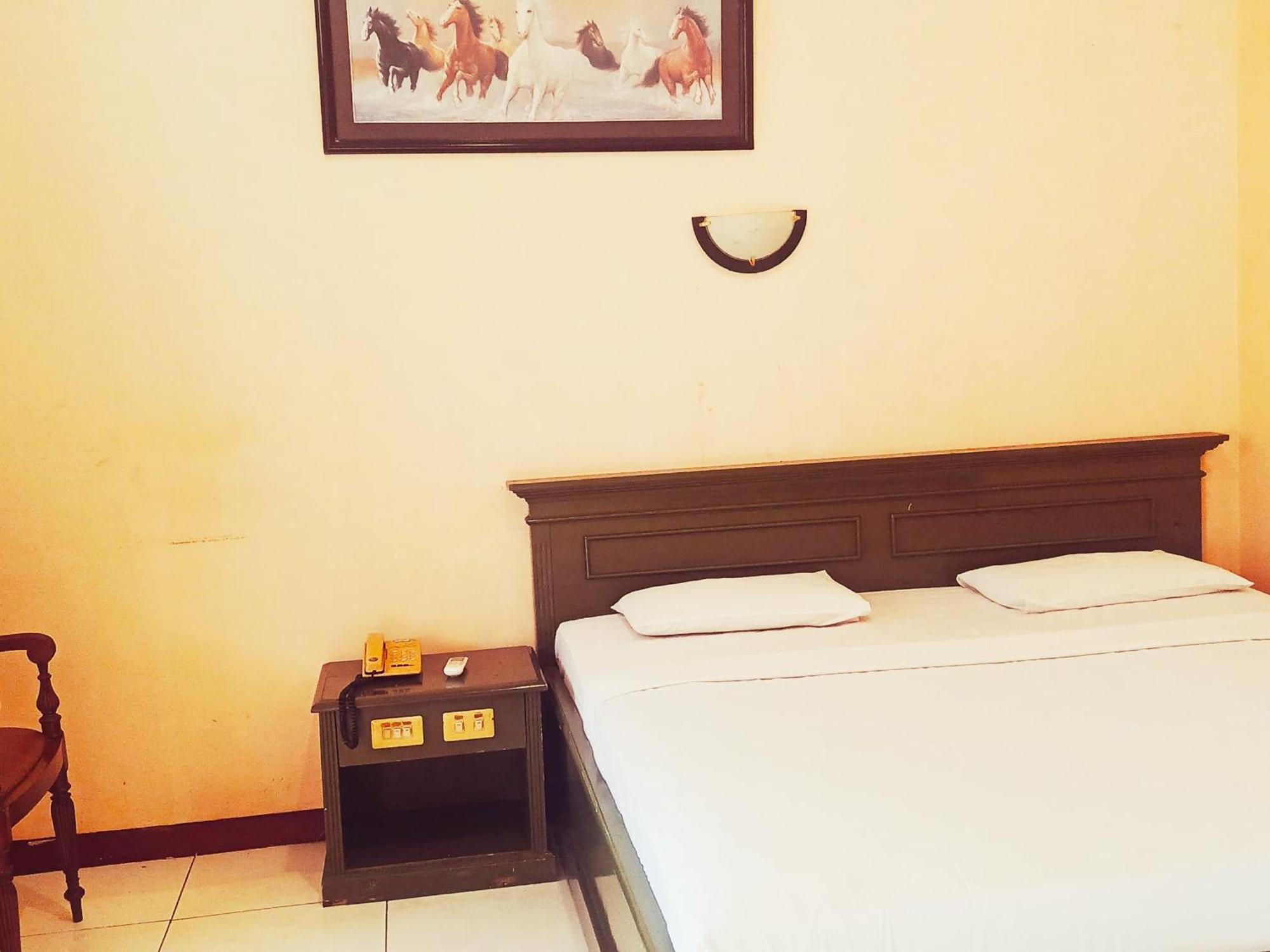 Hotel Wijaya Purwokerto Kültér fotó