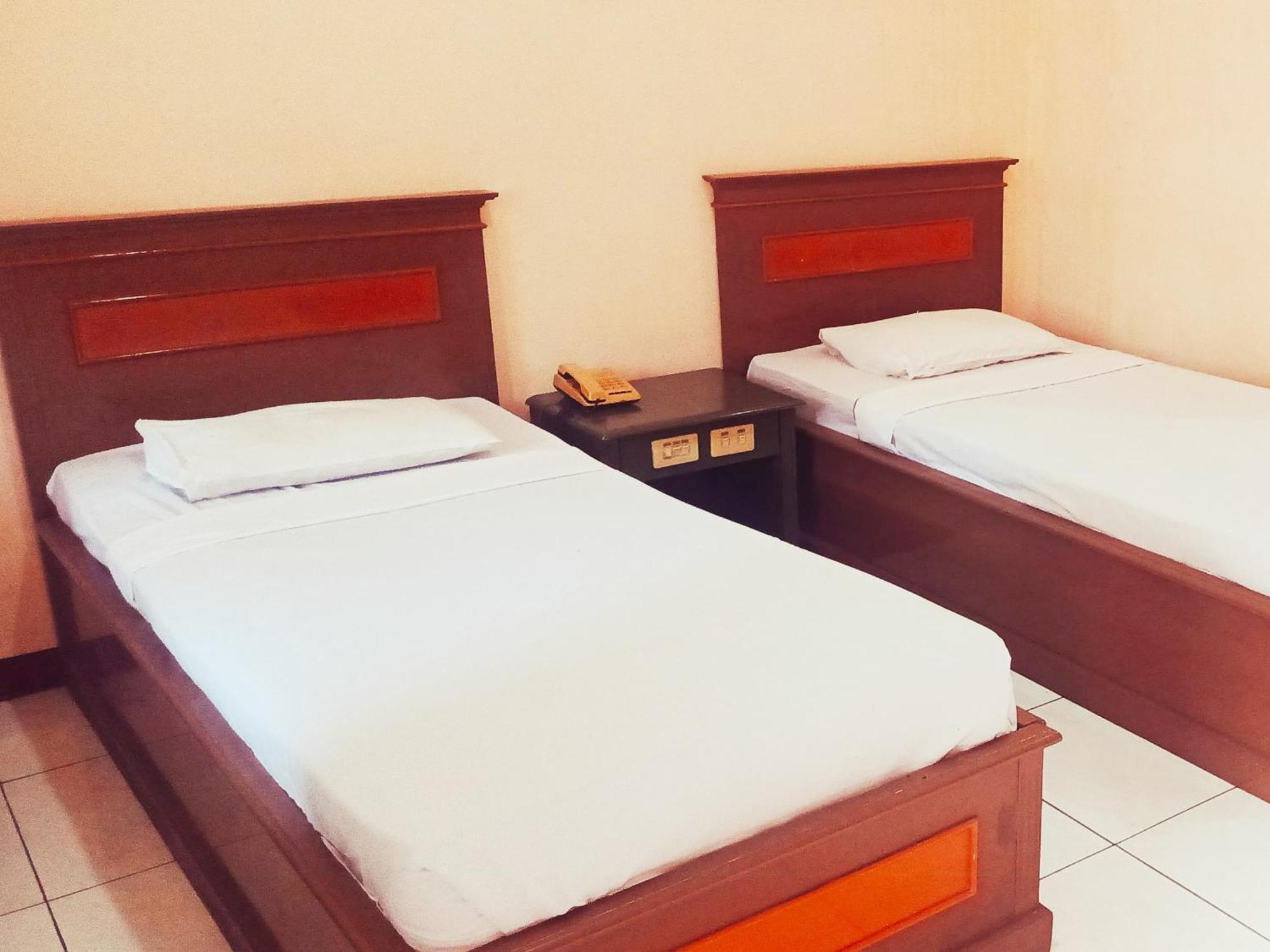 Hotel Wijaya Purwokerto Kültér fotó
