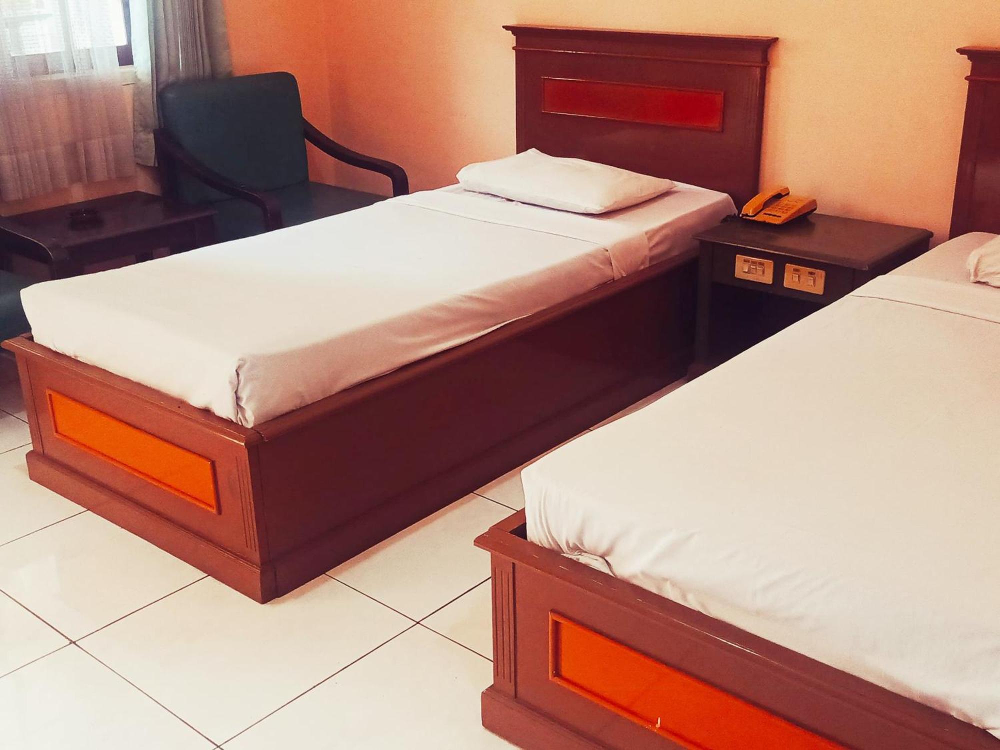 Hotel Wijaya Purwokerto Kültér fotó