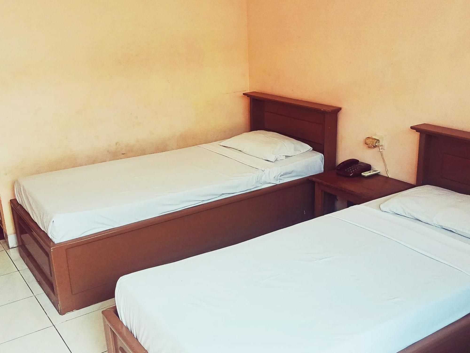 Hotel Wijaya Purwokerto Kültér fotó
