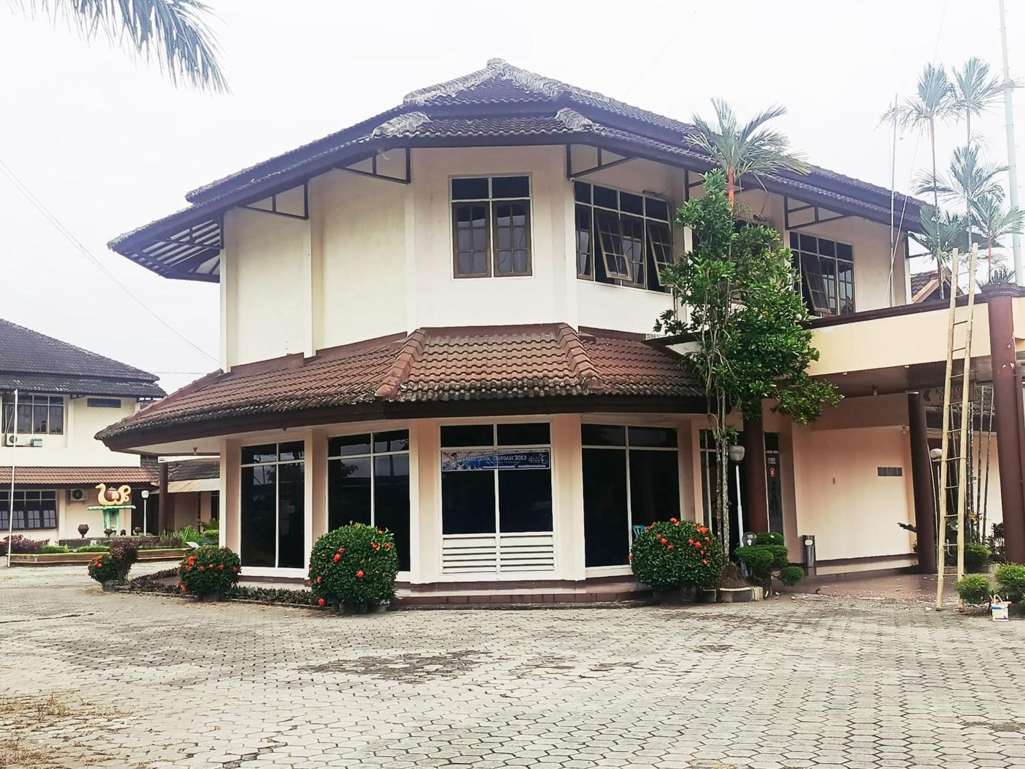 Hotel Wijaya Purwokerto Kültér fotó