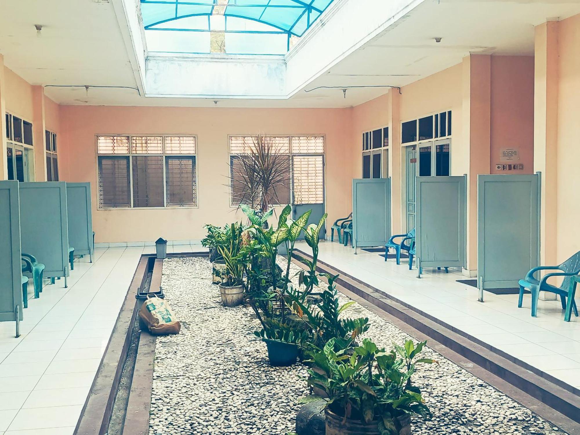 Hotel Wijaya Purwokerto Kültér fotó