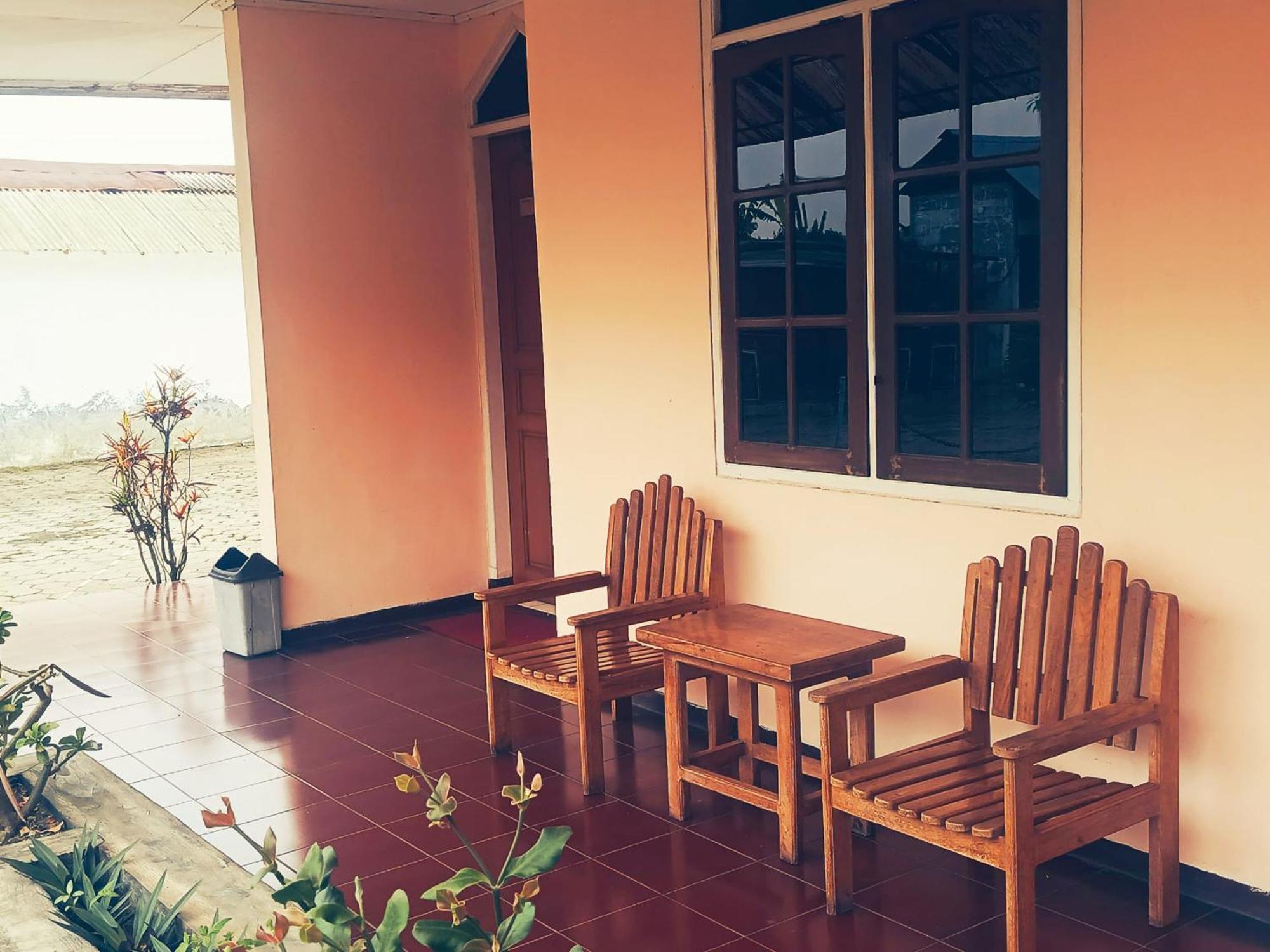 Hotel Wijaya Purwokerto Kültér fotó