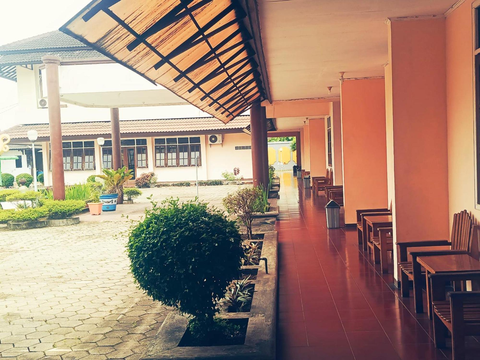 Hotel Wijaya Purwokerto Kültér fotó